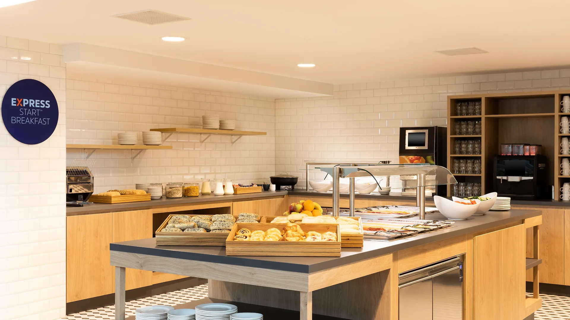 Holiday Inn Express Amsterdam - North Riverside By Ihg Отель