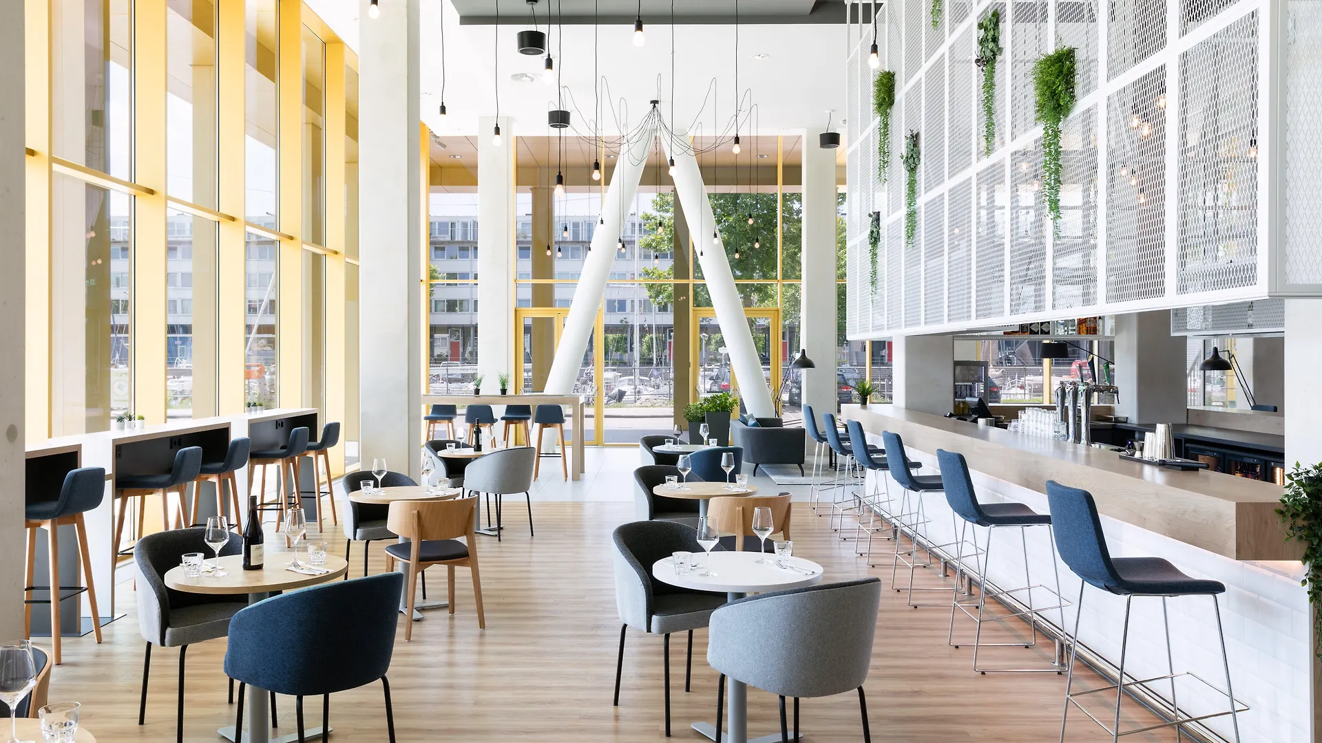 Holiday Inn Express Amsterdam - North Riverside By Ihg Нидерланды
