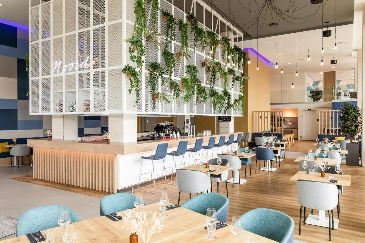 Отель Holiday Inn Express Amsterdam - North Riverside By Ihg