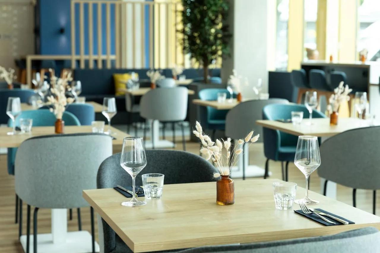 Отель Holiday Inn Express Amsterdam - North Riverside By Ihg